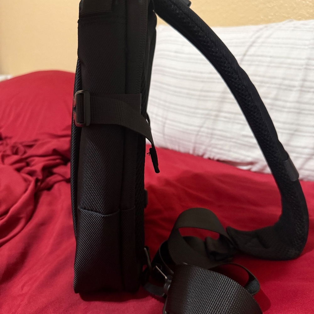 Sharper image crossbody - Picture 3 of 6